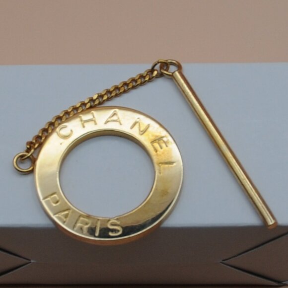 CHANEL Jewelry - Vintage Chanel Scarf Ring - Gold